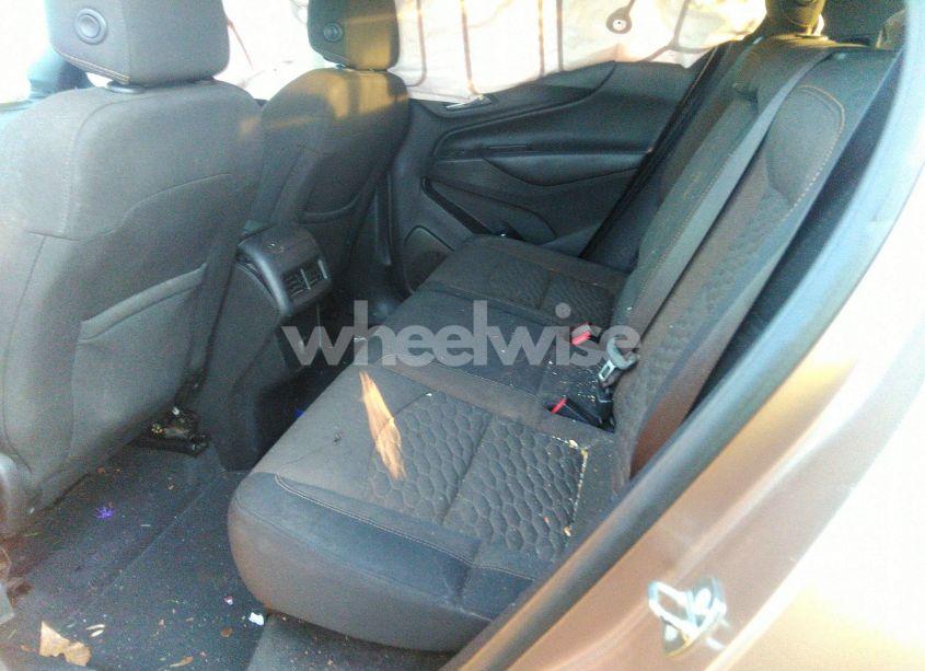 Photo 8 of 2018 Chevrolet Equinox LT (VIN 2GNAXJEV7J6180426)