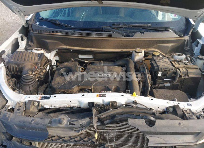 Photo 10 of 2018 Chevrolet Equinox LT (VIN 2GNAXJEV7J6259837)