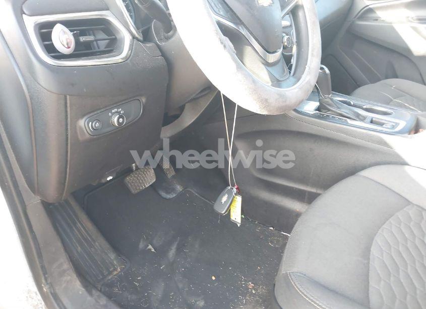 Photo 18 of 2018 Chevrolet Equinox LT (VIN 2GNAXJEV7J6259837)