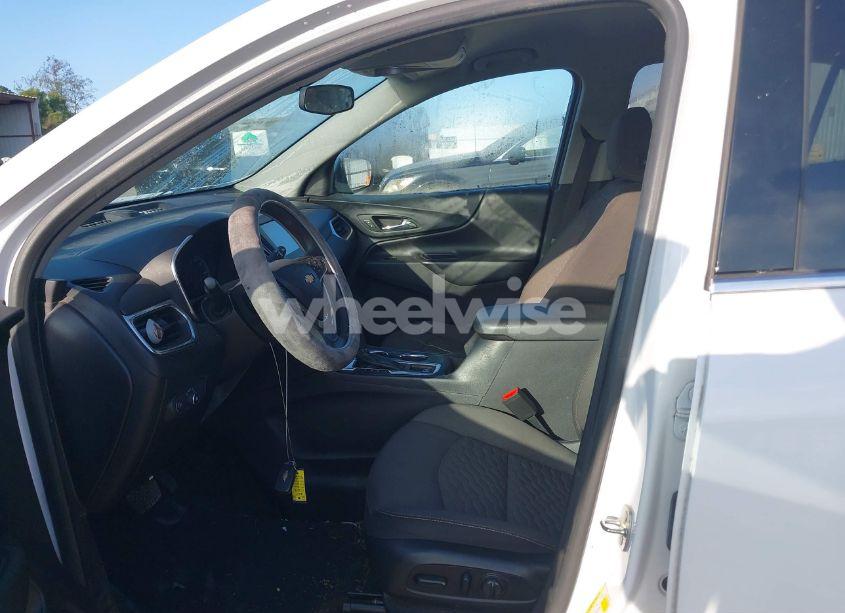 Photo 19 of 2018 Chevrolet Equinox LT (VIN 2GNAXJEV7J6259837)