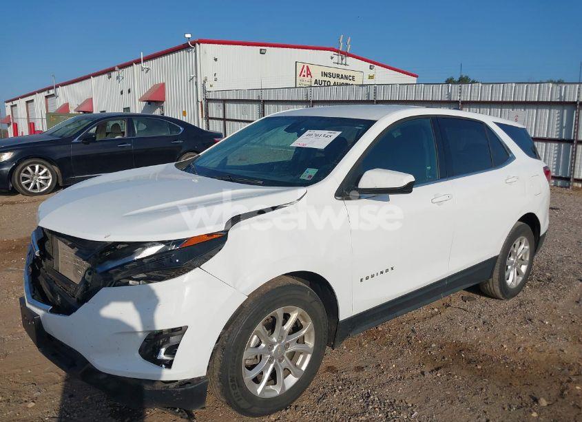 Photo 2 of 2018 Chevrolet Equinox LT (VIN 2GNAXJEV7J6259837)