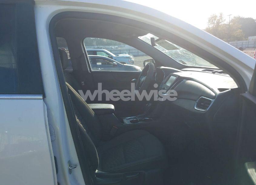 Photo 5 of 2018 Chevrolet Equinox LT (VIN 2GNAXJEV7J6259837)