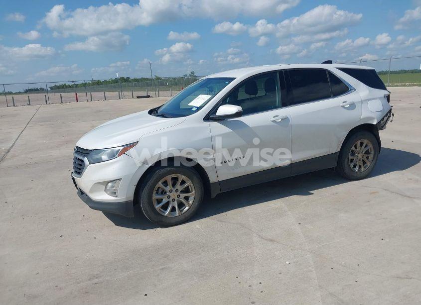 Photo 2 of 2018 Chevrolet Equinox LT (VIN 2GNAXJEV7J6293518)