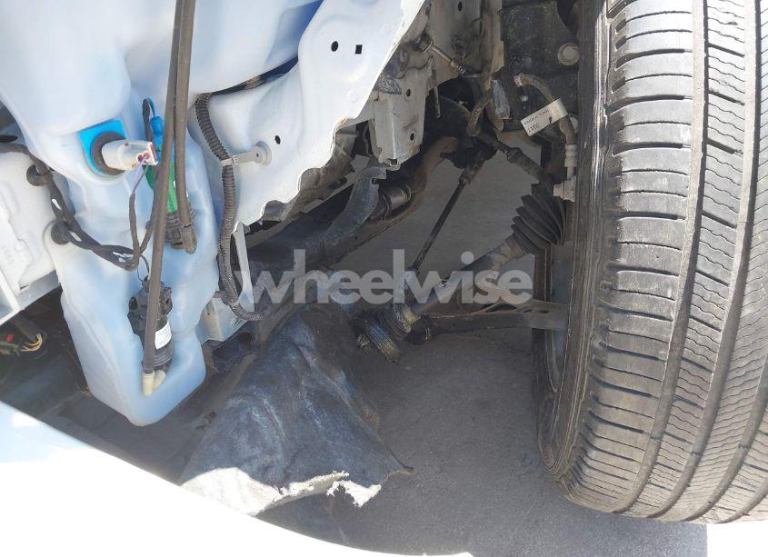 Photo 17 of 2018 Chevrolet Equinox LT (VIN 2GNAXJEV7J6297066)