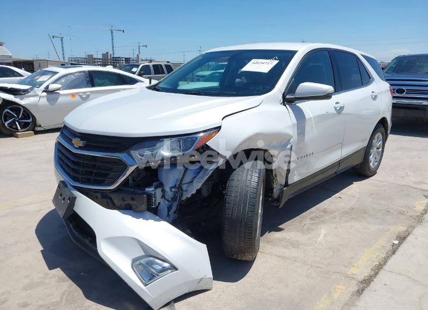 Photo 2 of 2018 Chevrolet Equinox LT (VIN 2GNAXJEV7J6297066)