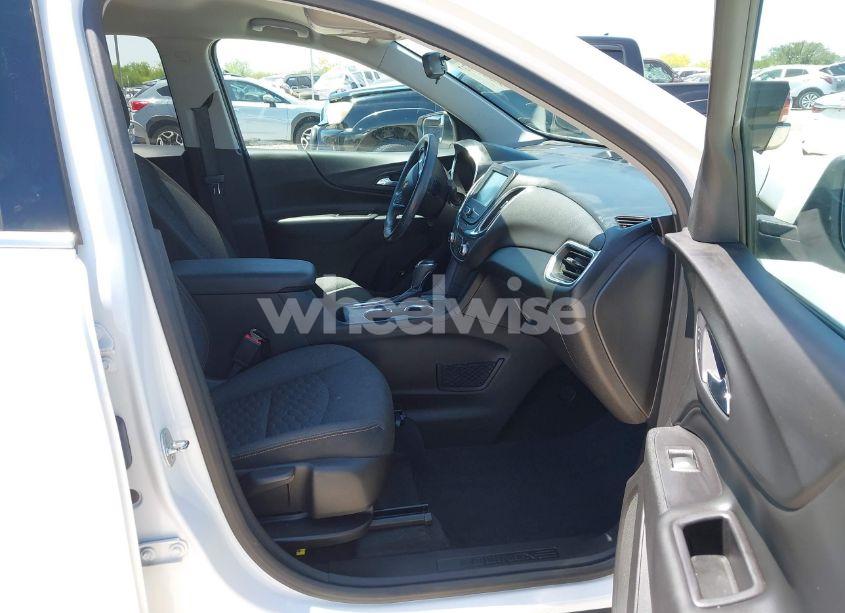 Photo 5 of 2018 Chevrolet Equinox LT (VIN 2GNAXJEV7J6297066)