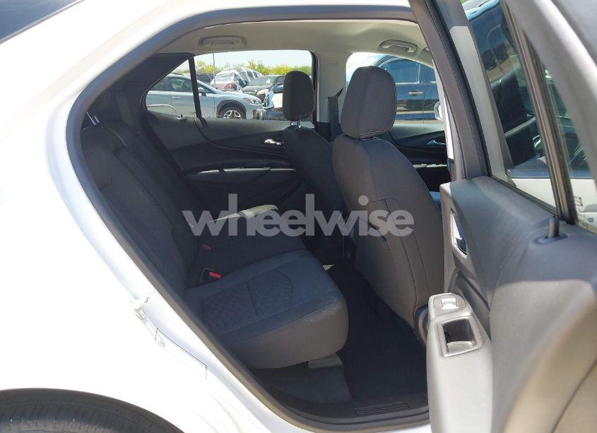 Photo 8 of 2018 Chevrolet Equinox LT (VIN 2GNAXJEV7J6297066)