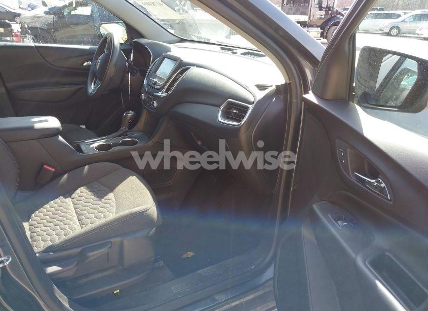 Photo 5 of 2018 Chevrolet Equinox LT (VIN 2GNAXJEV7J6306851)