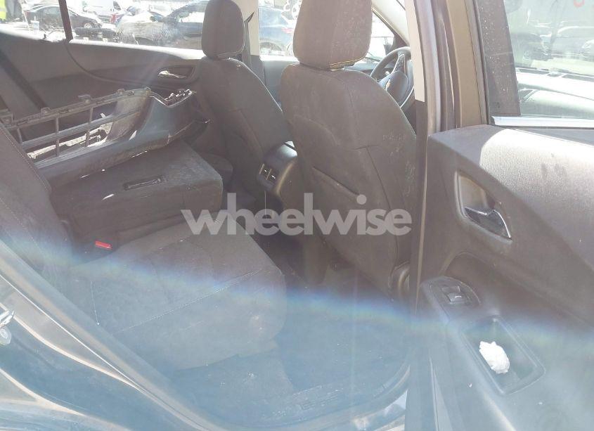 Photo 8 of 2018 Chevrolet Equinox LT (VIN 2GNAXJEV7J6306851)