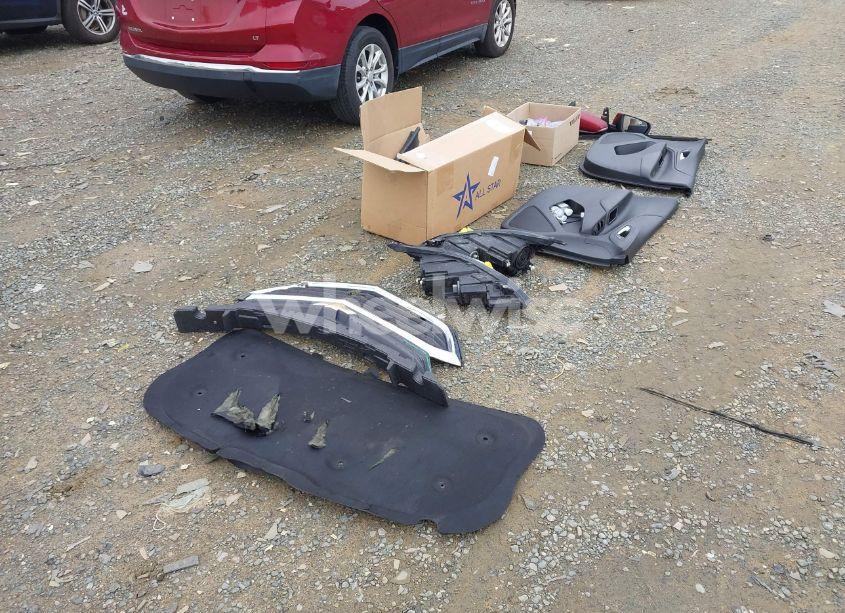 Photo 11 of 2018 Chevrolet Equinox LT (VIN 2GNAXJEV7J6314352)