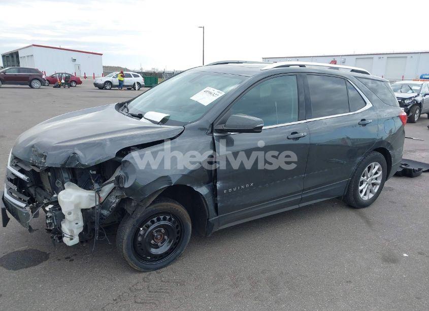 Photo 2 of 2018 Chevrolet Equinox LT (VIN 2GNAXJEV7J6314464)