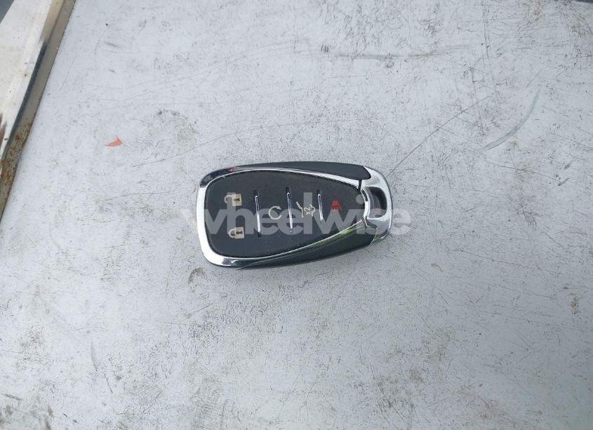 Photo 11 of 2018 Chevrolet Equinox LT (VIN 2GNAXJEV7J6332348)