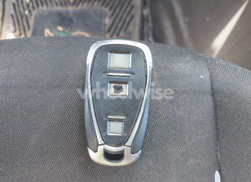 Photo 11 of 2018 Chevrolet Equinox LT (VIN 2GNAXJEV7J6336609)