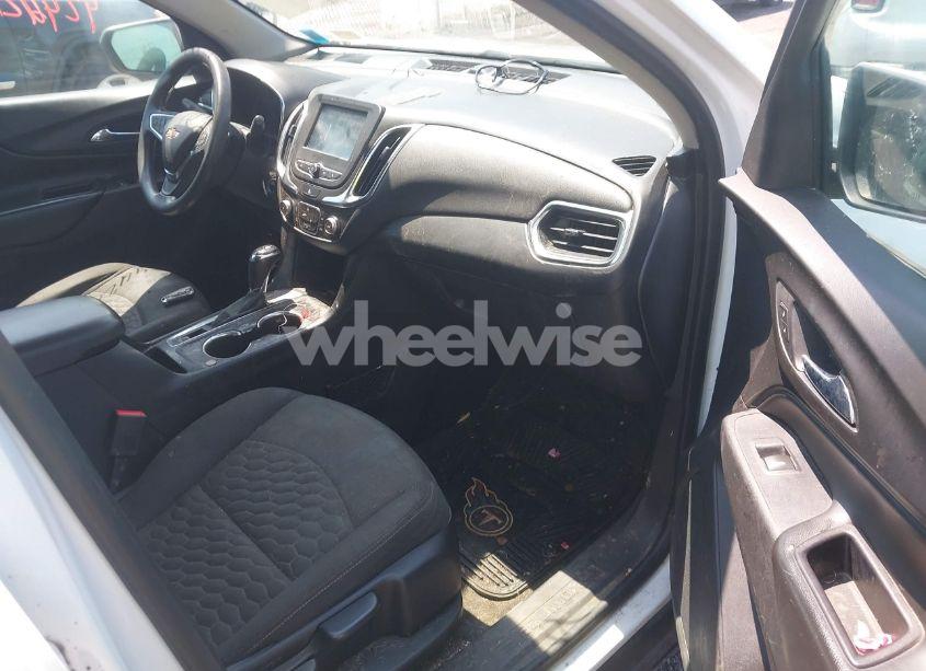 Photo 5 of 2018 Chevrolet Equinox LT (VIN 2GNAXJEV7J6336609)