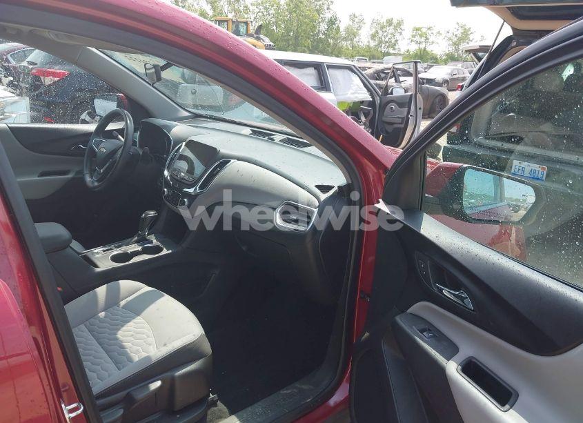 Photo 5 of 2018 Chevrolet Equinox LT (VIN 2GNAXJEV8J6100857)