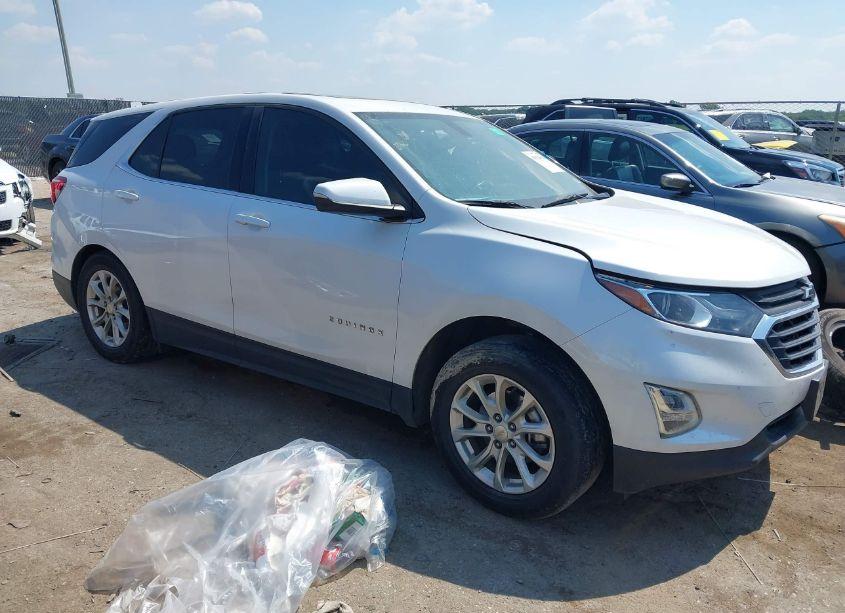 2018 Chevrolet Equinox LT (VIN 2GNAXJEV8J6225566) main photo