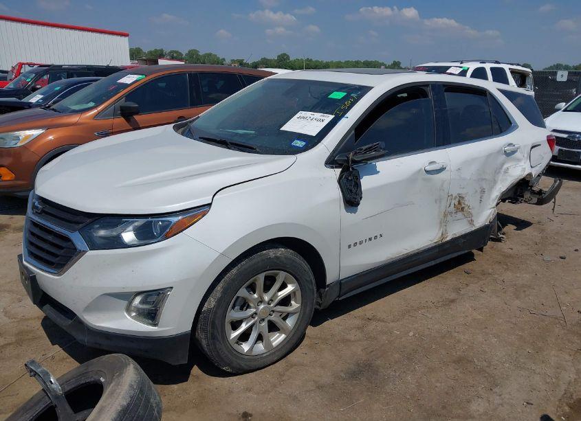 Photo 2 of 2018 Chevrolet Equinox LT (VIN 2GNAXJEV8J6225566)