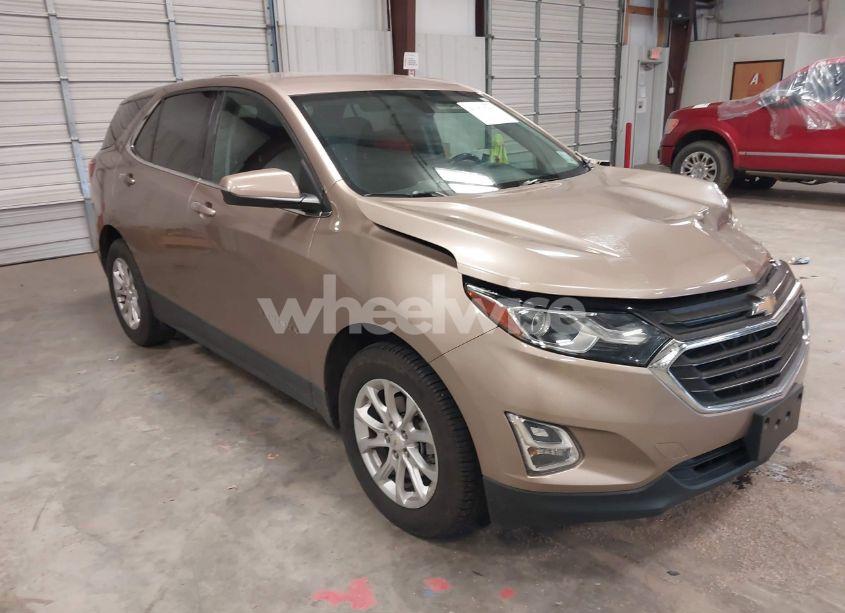 2018 Chevrolet Equinox LT (VIN 2GNAXJEV8J6260026) main photo