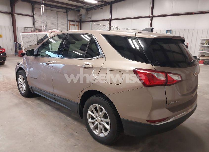 Photo 3 of 2018 Chevrolet Equinox LT (VIN 2GNAXJEV8J6260026)