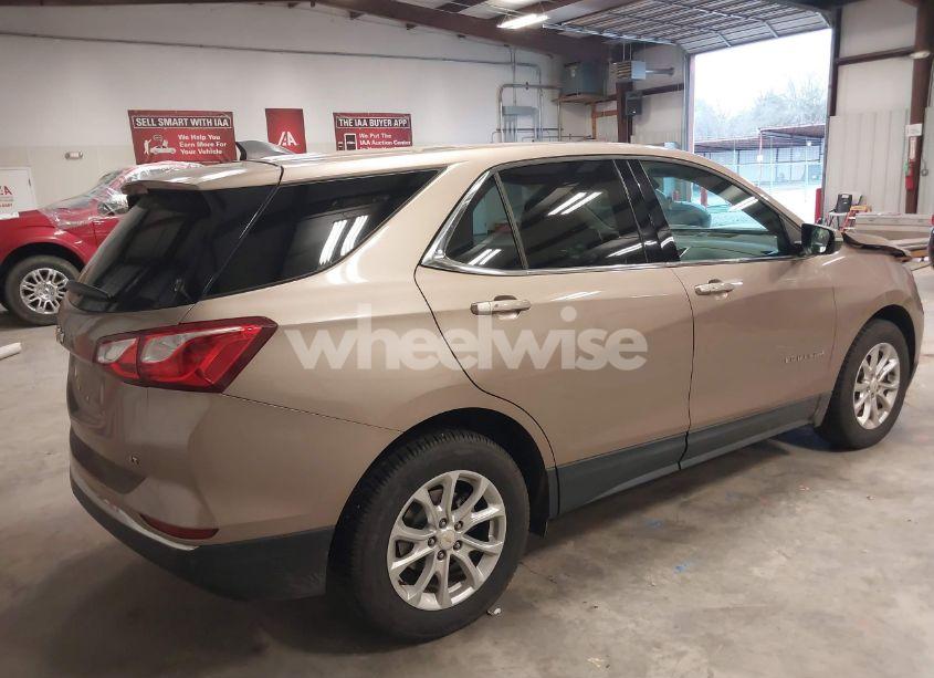 Photo 4 of 2018 Chevrolet Equinox LT (VIN 2GNAXJEV8J6260026)