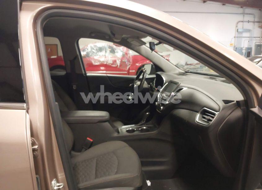 Photo 5 of 2018 Chevrolet Equinox LT (VIN 2GNAXJEV8J6260026)