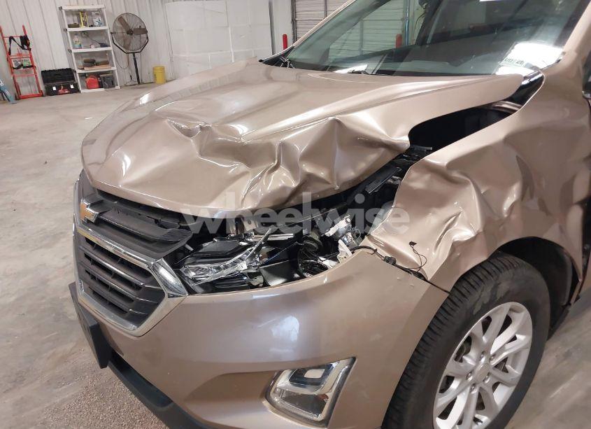 Photo 6 of 2018 Chevrolet Equinox LT (VIN 2GNAXJEV8J6260026)