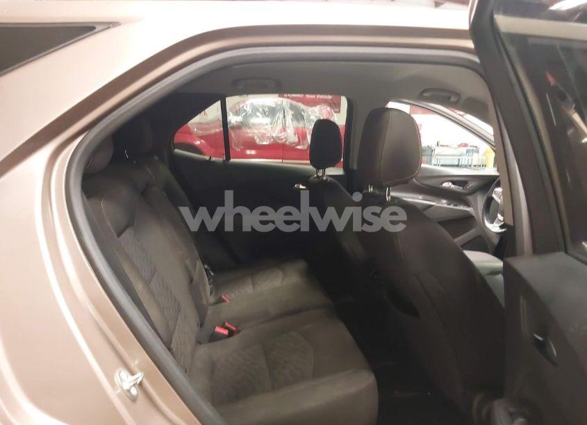 Photo 8 of 2018 Chevrolet Equinox LT (VIN 2GNAXJEV8J6260026)