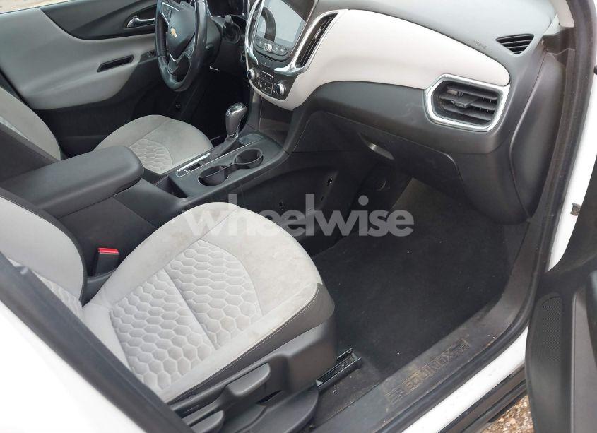 Photo 5 of 2018 Chevrolet Equinox LT (VIN 2GNAXJEV8J6277196)