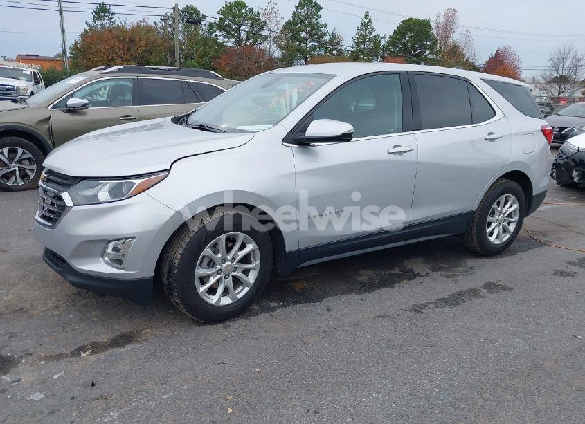 Photo 2 of 2019 Chevrolet Equinox LT (VIN 2GNAXJEV8K6268306)