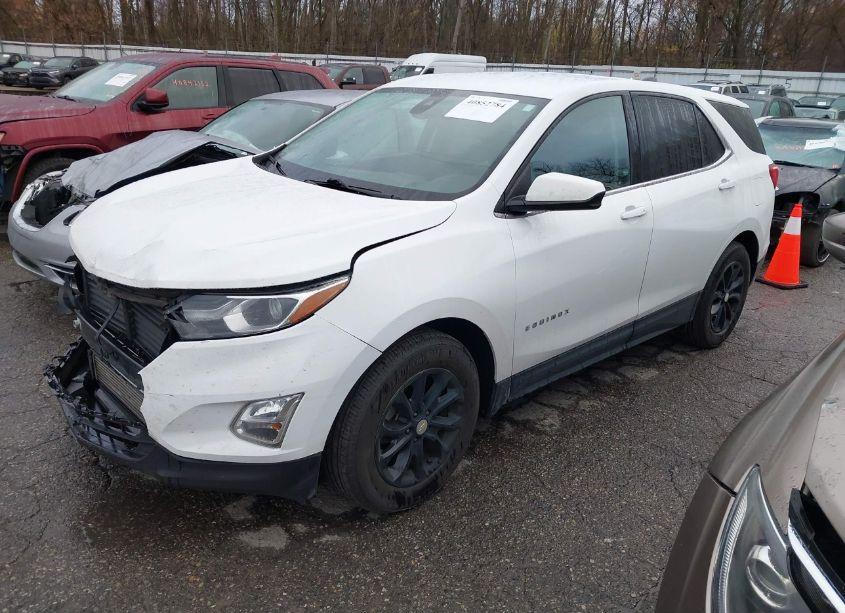 Photo 2 of 2020 Chevrolet Equinox FWD 2FL (VIN 2GNAXJEV8L6112784)