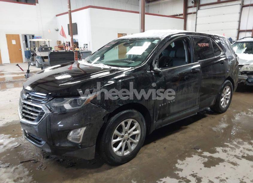 Photo 2 of 2020 Chevrolet Equinox FWD 2FL (VIN 2GNAXJEV8L6211492)