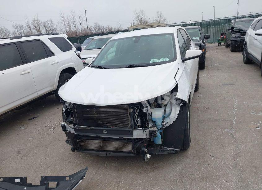 Photo 13 of 2018 Chevrolet Equinox LT (VIN 2GNAXJEV9J6112533)