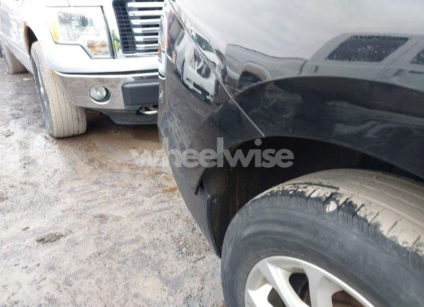 Photo 20 of 2018 Chevrolet Equinox LT (VIN 2GNAXJEV9J6134130)