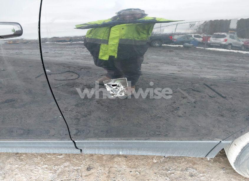 Photo 6 of 2018 Chevrolet Equinox LT (VIN 2GNAXJEV9J6134130)