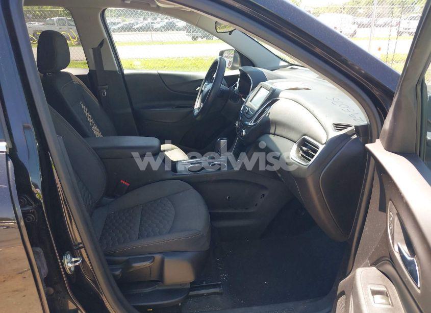 Photo 5 of 2018 Chevrolet Equinox LT (VIN 2GNAXJEV9J6246149)