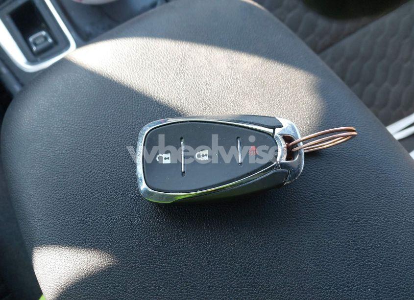 Photo 11 of 2018 Chevrolet Equinox LT (VIN 2GNAXJEV9J6260939)