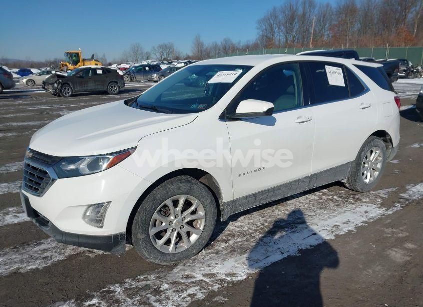 Photo 2 of 2018 Chevrolet Equinox LT (VIN 2GNAXJEV9J6260939)
