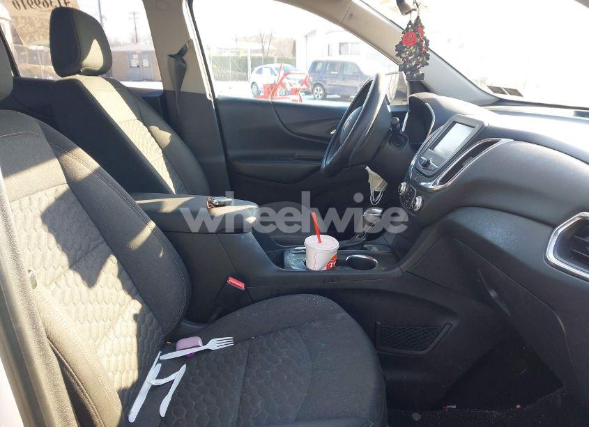 Photo 5 of 2018 Chevrolet Equinox LT (VIN 2GNAXJEV9J6260939)