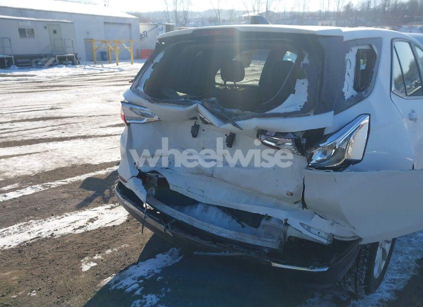 Photo 6 of 2018 Chevrolet Equinox LT (VIN 2GNAXJEV9J6260939)