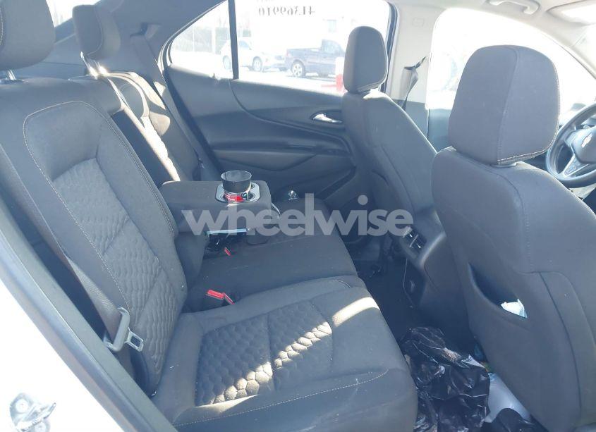 Photo 8 of 2018 Chevrolet Equinox LT (VIN 2GNAXJEV9J6260939)