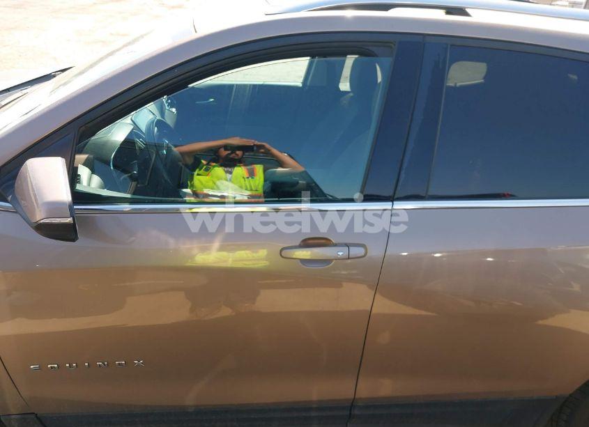 Photo 14 of 2018 Chevrolet Equinox LT (VIN 2GNAXJEV9J6278308)