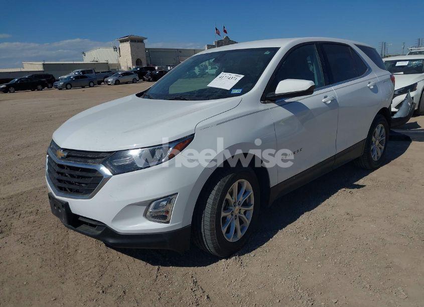 Photo 2 of 2018 Chevrolet Equinox LT (VIN 2GNAXJEV9J6281872)
