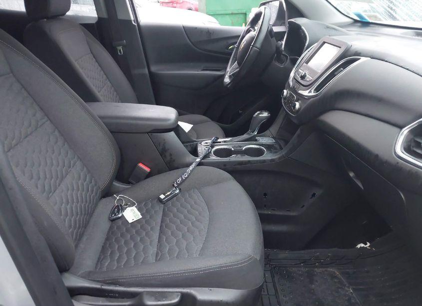 Photo 5 of 2018 Chevrolet Equinox LT (VIN 2GNAXJEV9J6284741)