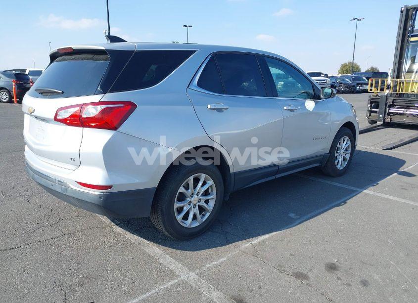 Photo 4 of 2018 Chevrolet Equinox LT (VIN 2GNAXJEV9J6285579)