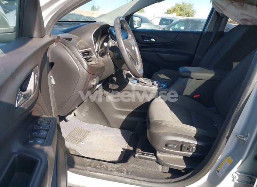 Photo 5 of 2018 Chevrolet Equinox LT (VIN 2GNAXJEV9J6285579)