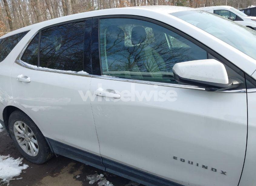 Photo 13 of 2018 Chevrolet Equinox LT (VIN 2GNAXJEV9J6302736)