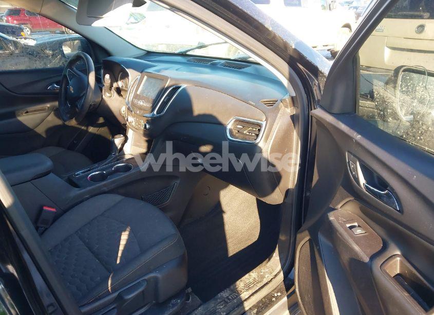 Photo 5 of 2018 Chevrolet Equinox LT (VIN 2GNAXJEV9J6305510)