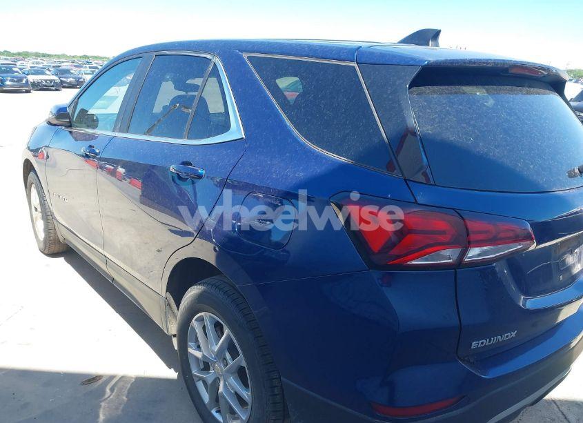 Photo 3 of 2022 Chevrolet Equinox FWD 2FL (VIN 2GNAXJEV9N6126437)