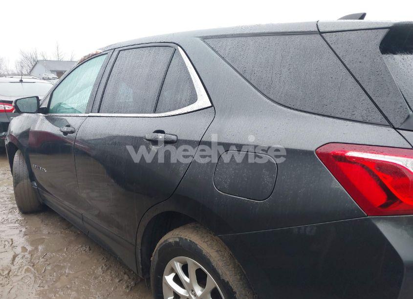 Photo 14 of 2018 Chevrolet Equinox LT (VIN 2GNAXJEVXJ6102609)