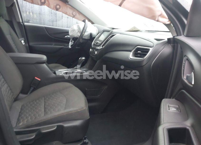 Photo 5 of 2018 Chevrolet Equinox LT (VIN 2GNAXJEVXJ6102609)